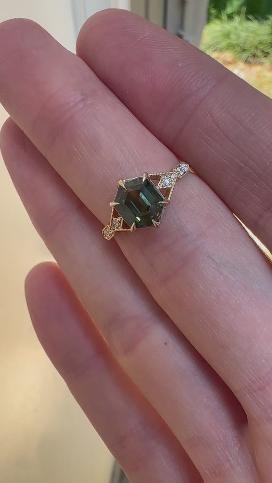 Load and play video in Gallery viewer, Casia Vestra with 1.98ct Green Sapphire
